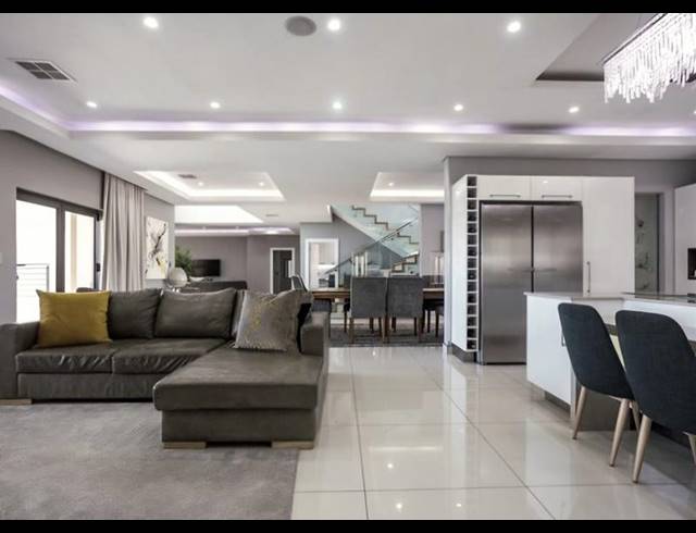 5 BEDROOM HOUSE FOR SALE IN IZINGA ESTATE
